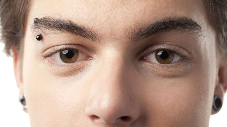 Depositphotos_18823699_XL_1024 Mann mit Piercing